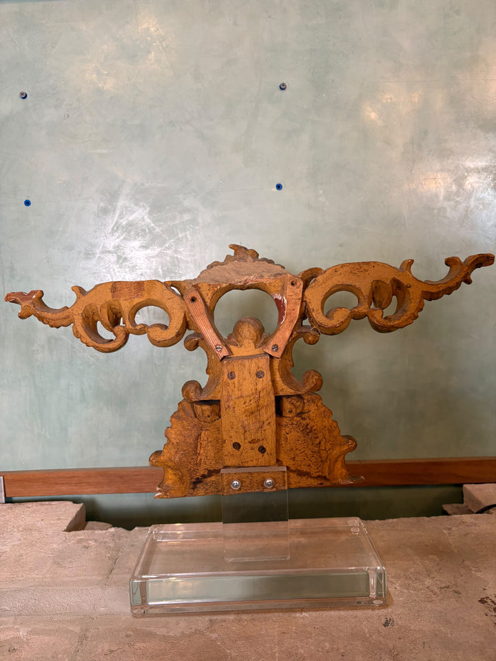 18th Century Italian Baroque Giltwood Cartouche Fragment