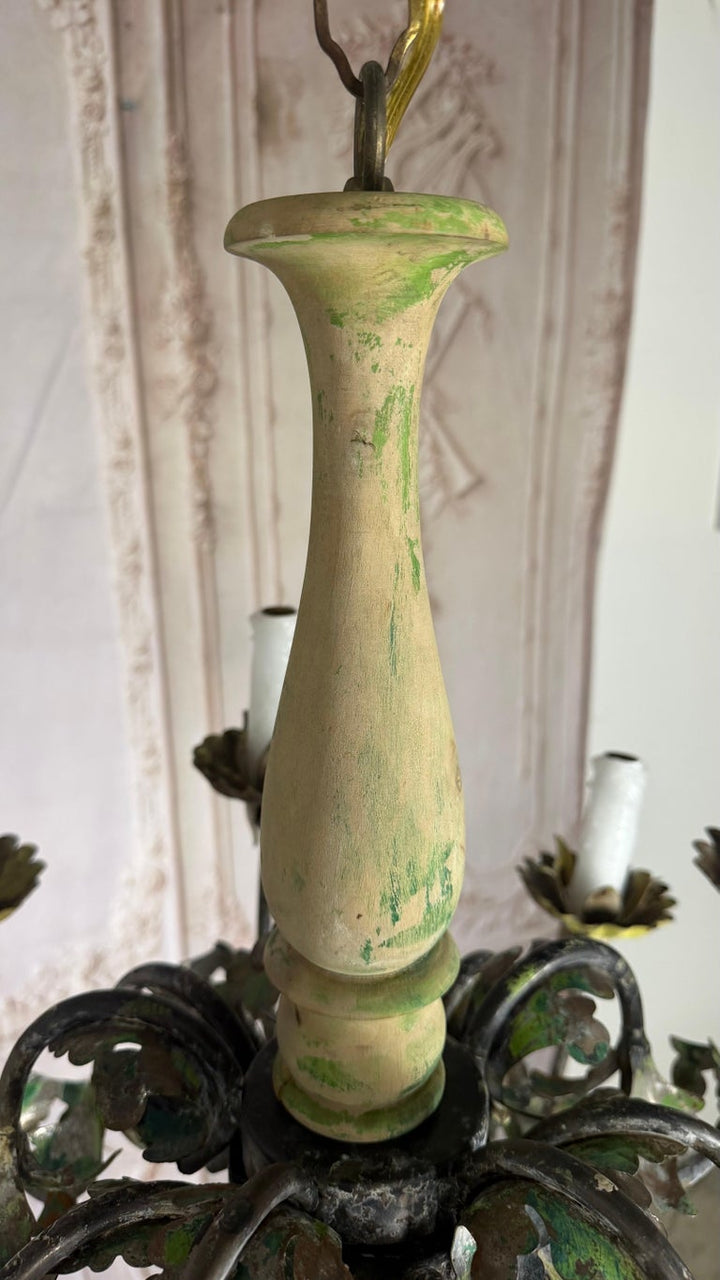 Italian Tole 10-Lights Florentine Chandelier with original Polychrome Patina