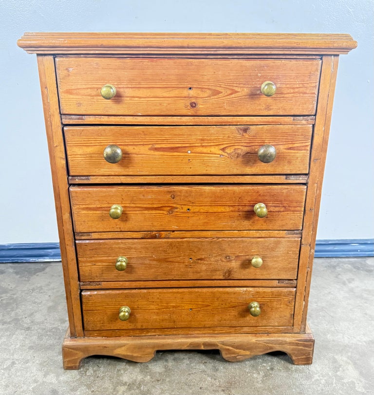 Early 20th-Century Pine Chest of Drawers with Original Brass Knobs