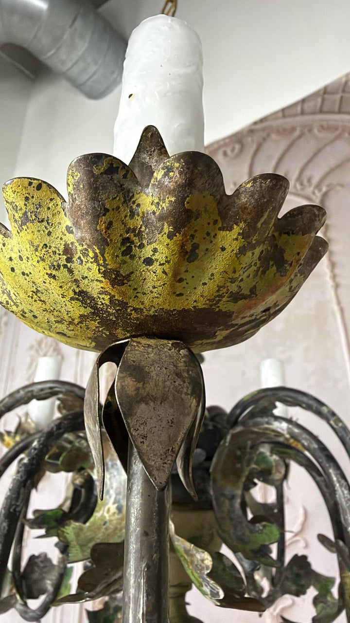 Italian Tole 10-Lights Florentine Chandelier with original Polychrome Patina