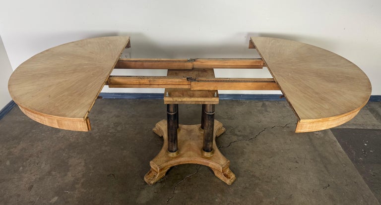 Vintage Expandable Round-to-Oval Dining Table with Pedestal Base