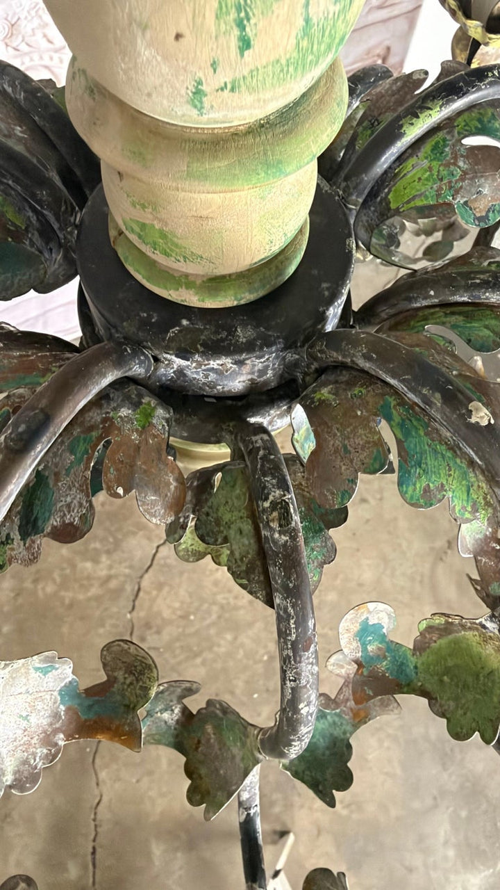 Italian Tole 10-Lights Florentine Chandelier with original Polychrome Patina