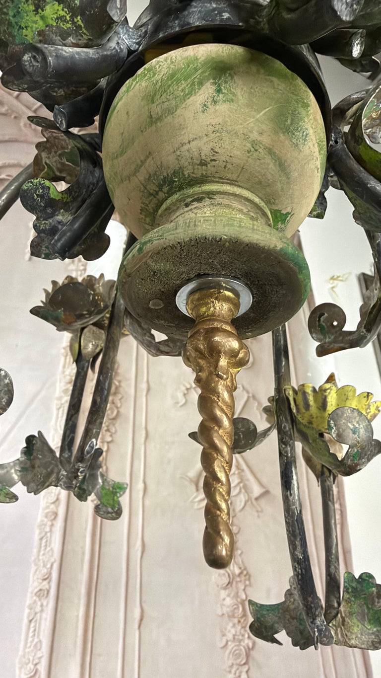 Italian Tole 10-Lights Florentine Chandelier with original Polychrome Patina