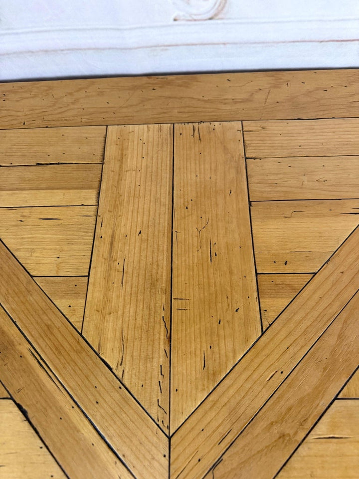 French Provincial Parquetry Drop-Leaf Pedestal Dining Table