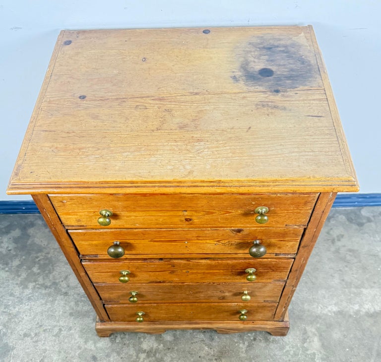 Early 20th-Century Pine Chest of Drawers with Original Brass Knobs