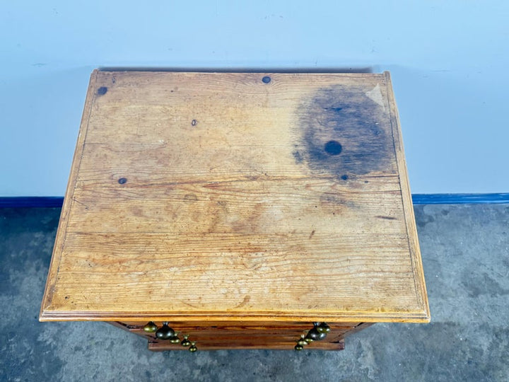 Early 20th-Century Pine Chest of Drawers with Original Brass Knobs