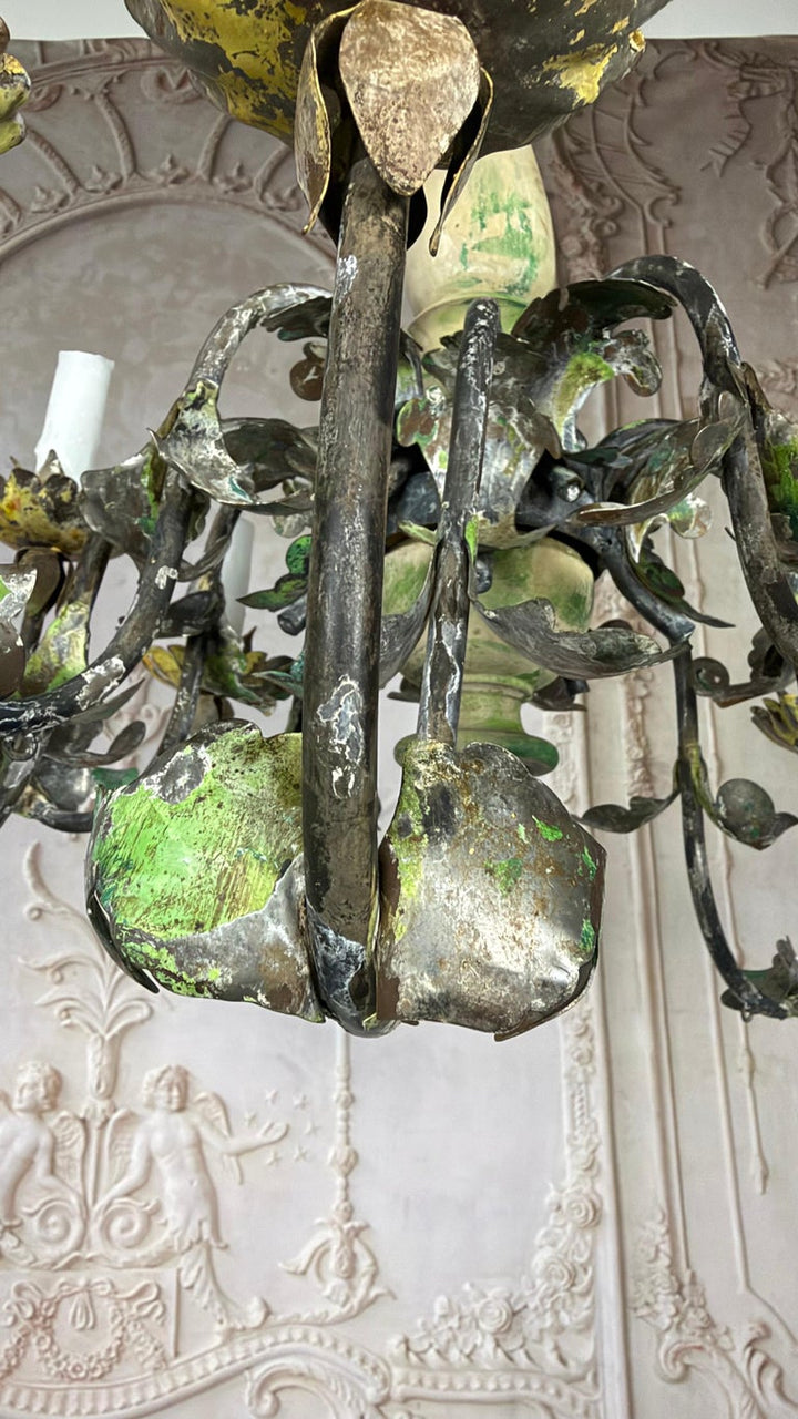 Italian Tole 10-Lights Florentine Chandelier with original Polychrome Patina
