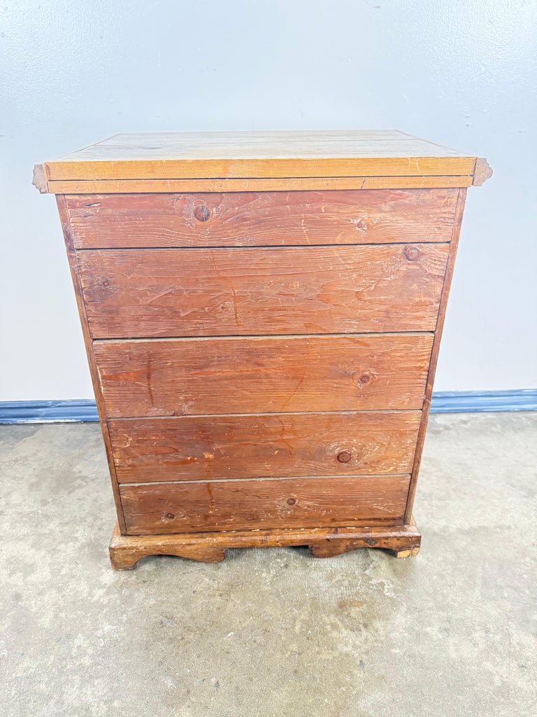 Early 20th-Century Pine Chest of Drawers with Original Brass Knobs