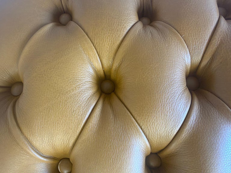 French Louis XV Style Tufted Bench - Caramel Leather