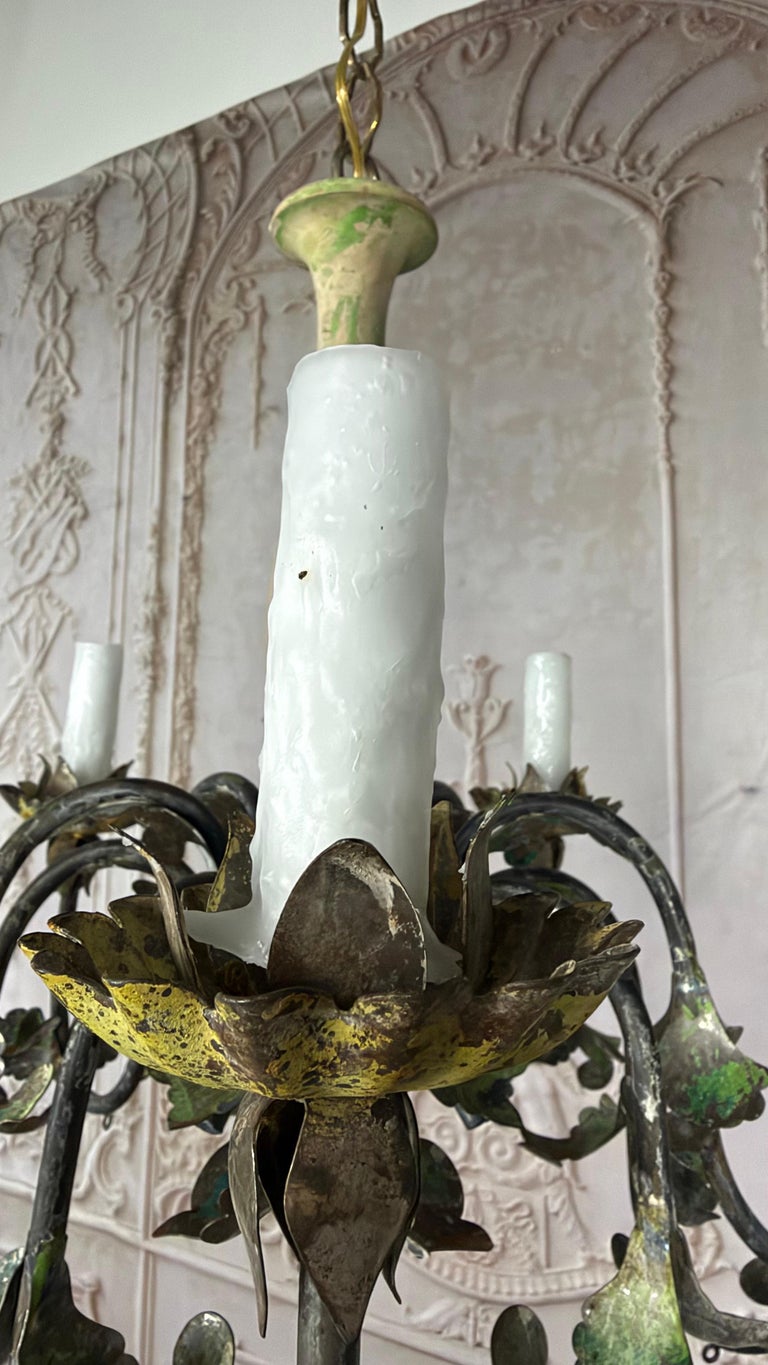 Italian Tole 10-Lights Florentine Chandelier with original Polychrome Patina