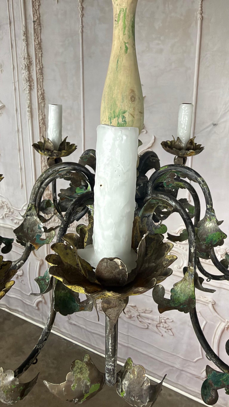 Italian Tole 10-Lights Florentine Chandelier with original Polychrome Patina