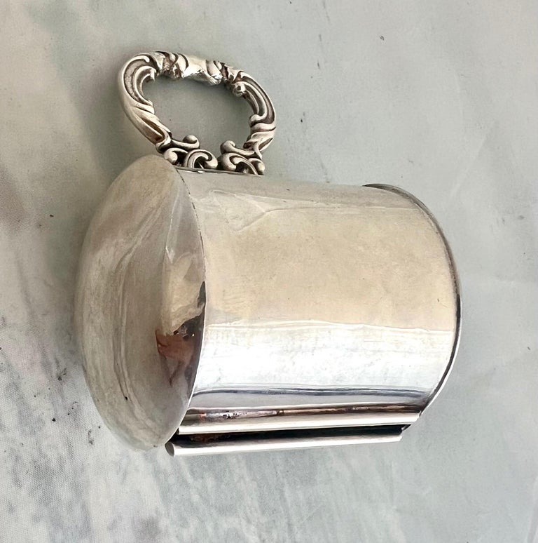 Victorian Style Retractable Razor Strap Enclosed in Silver